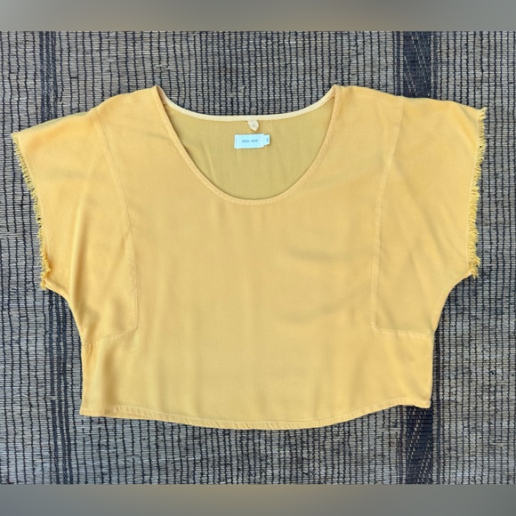 Nico Nico Women’s Boxy Crop Top. Sunflower Yellow. Size Medium. - Picture 3 of 5